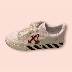 OFF-WHITE SNEAKERS
